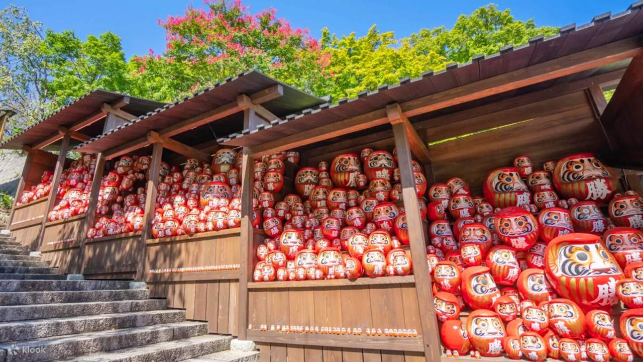 勝尾寺著名的就是擁有滿山滿谷的達摩