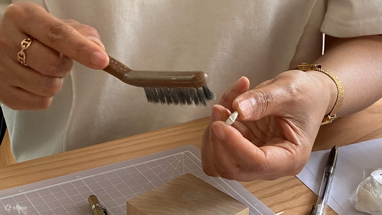 สร้างสรรค์เครื่องประดับเงินชิ้นเดียวในโลกของคุณในย่านจงโนอันเก่าแก่ กรุงโซล