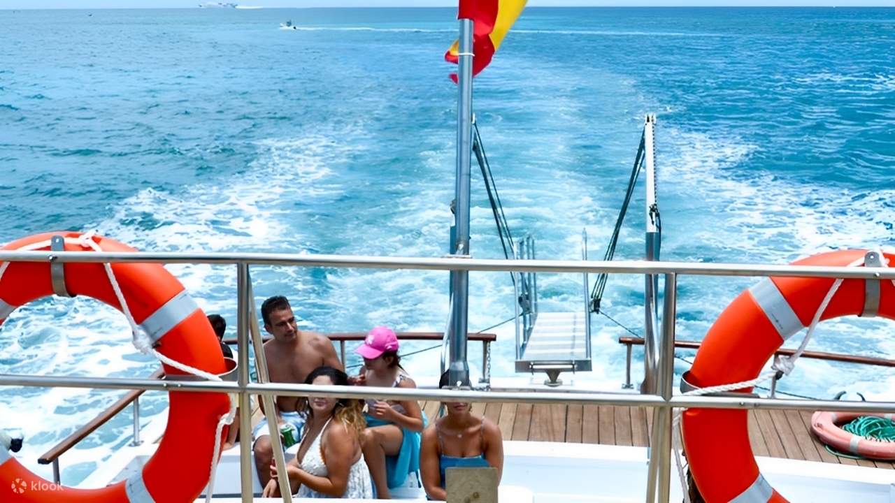 ロボス島の美しい海岸線をミニクルーズでゆったりとお楽しみください