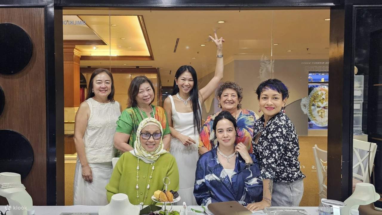 Belajar cara membuat barang kemas daripada jurulatih bertauliah untuk meningkatkan minat anda dalam pembuatan barang kemas