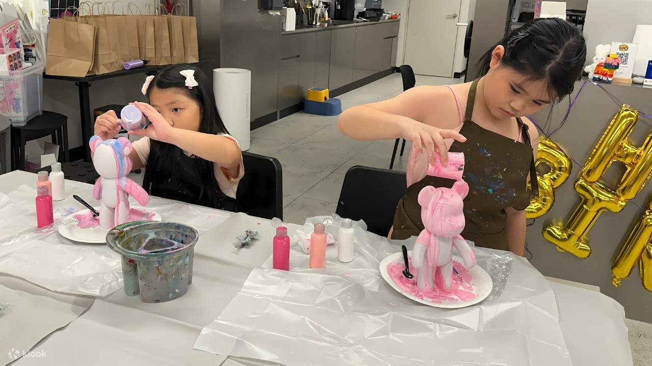 Создание фигурок Bear Brick в технике Fluid Art от We Art