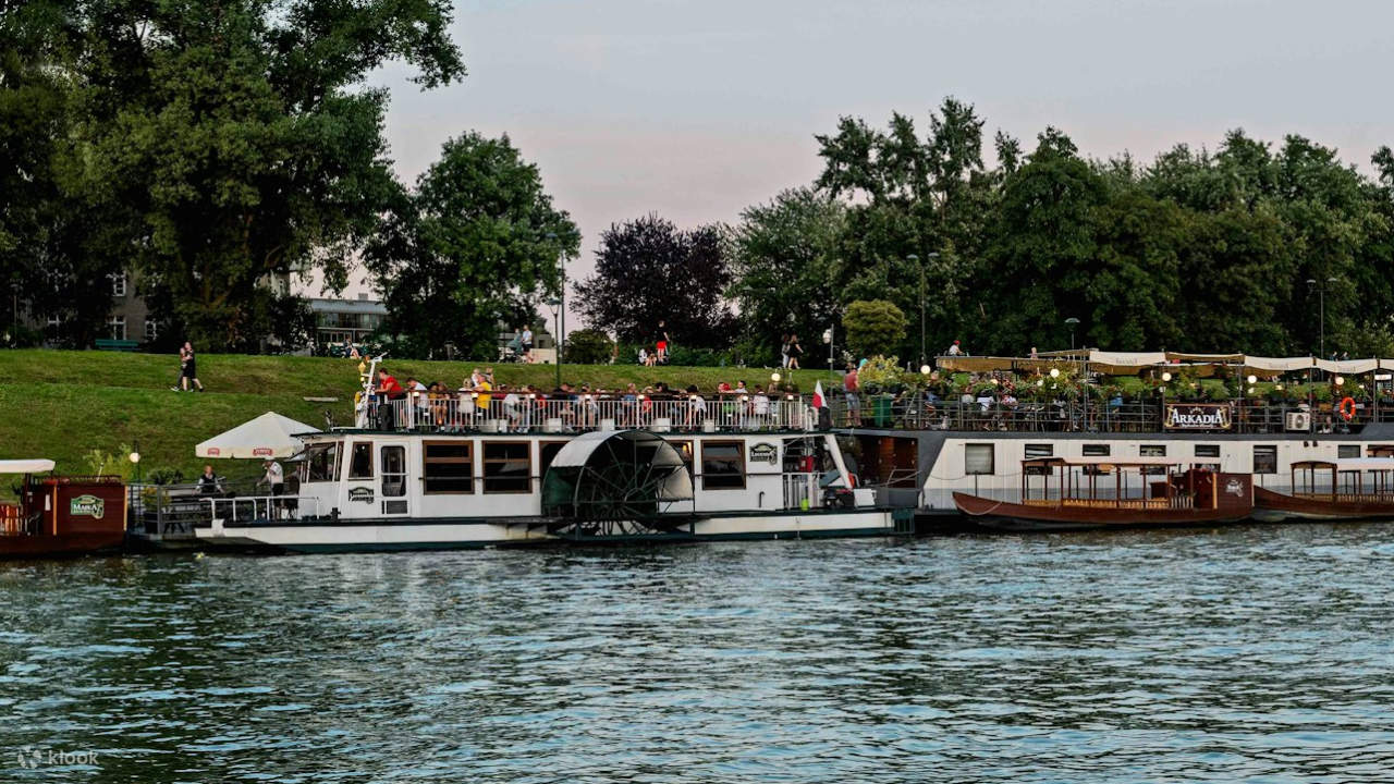 避开人群，在宁静的游船上探索克拉科夫的美景
