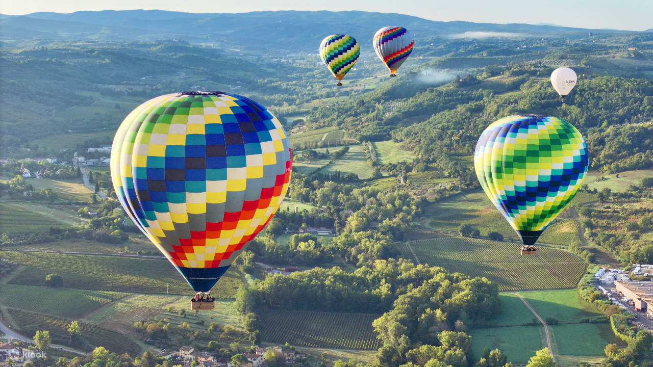 Schweben Sie über den sanften Hügeln der Toskana und erleben Sie ein unvergessliches Abenteuer