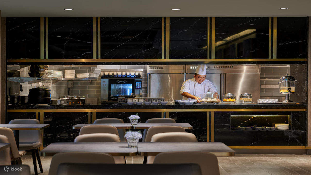 London Gatwick Airport Lounge Service by Plaza Premium Lounge 