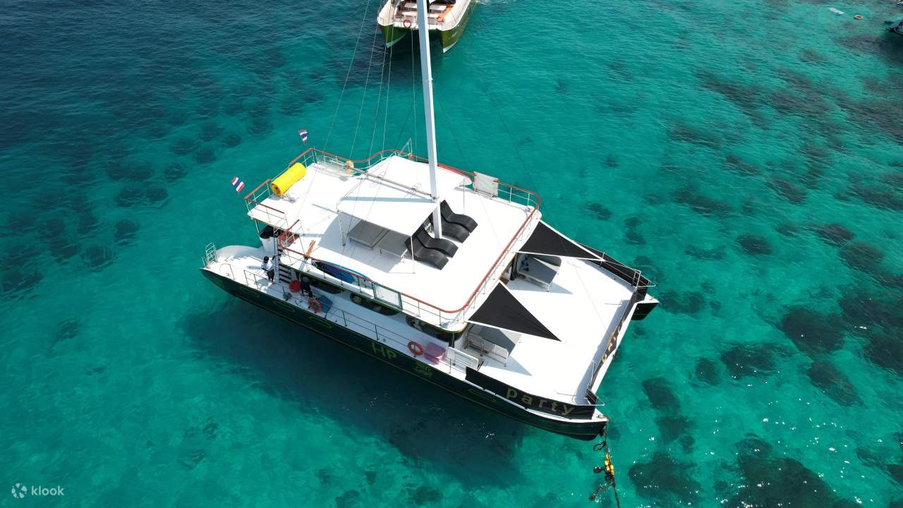 Excursion d'une journée aux îles Racha & Coral avec musique et soirée mousse