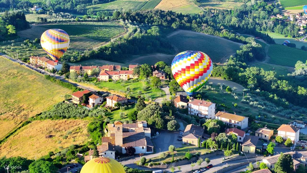 一生の思い出に残る旅で、トスカーナの美しい景色をユニークで魅惑的な視点からご覧ください。