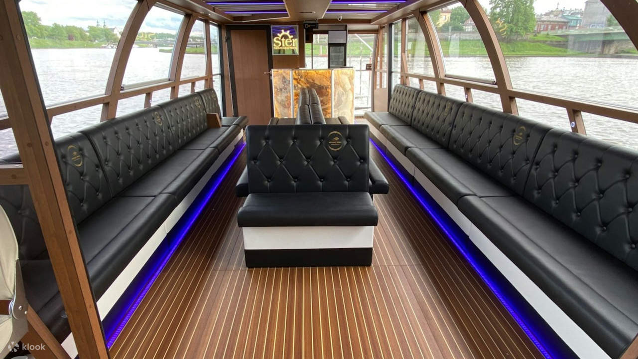 Aguas serenas reflejan el esplendor del patrimonio arquitectónico de Cracovia