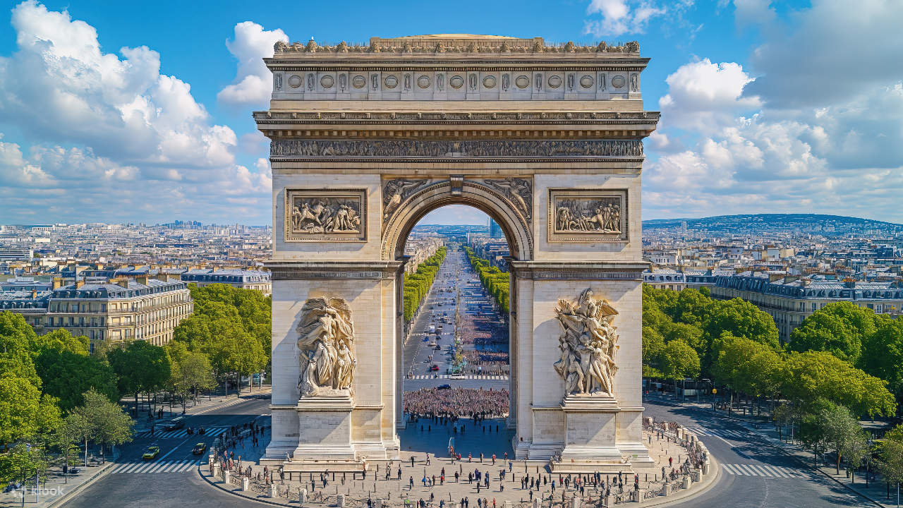 Scopri le storie dietro i trionfi militari francesi incisi nella pietra