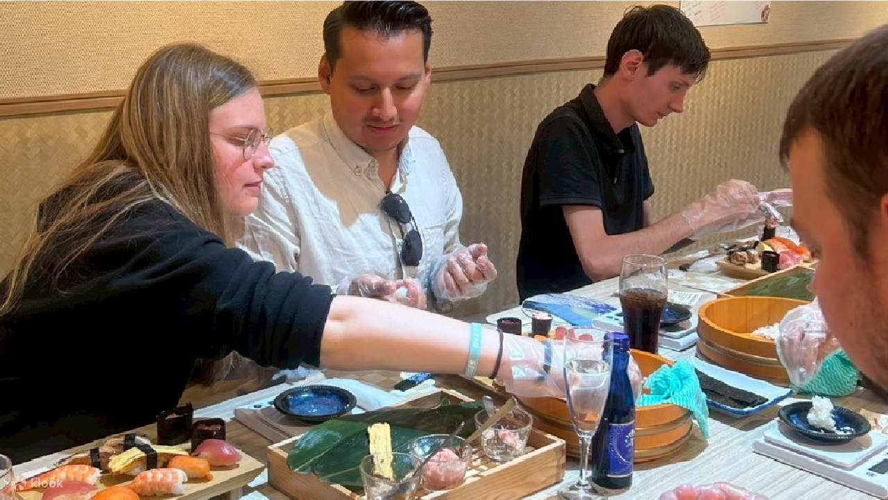 Diventiamo Maestri Sushi a Namba! Prenotazioni per lo stesso giorno ben accette!