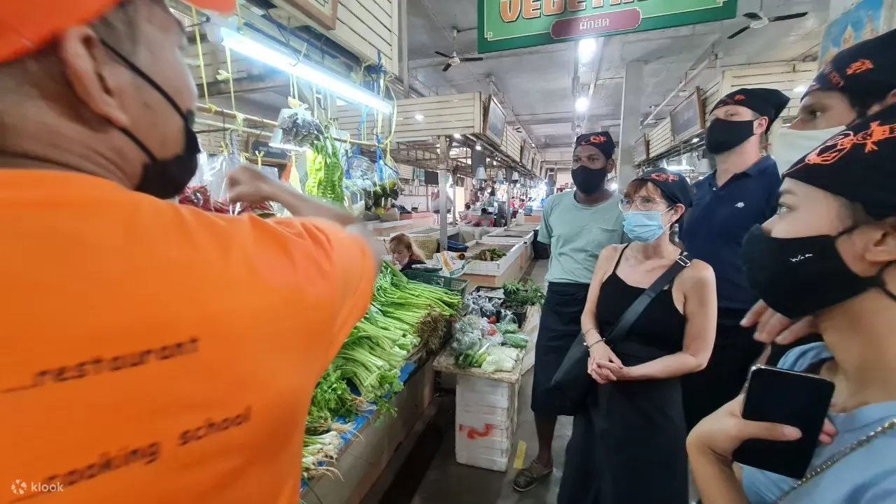 Pum Thai 烹饪班芭东海滩