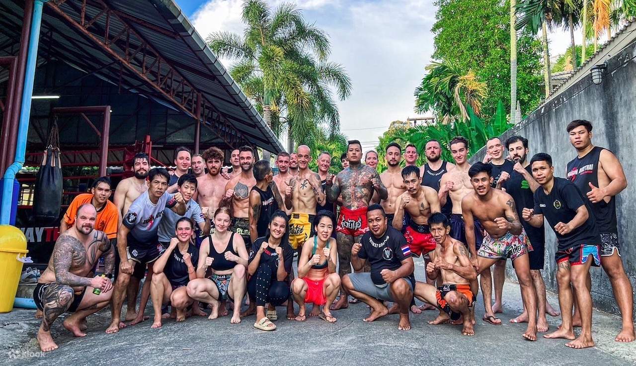 Clase introductoria de boxeo Muay Thai en Phuket para principiantes