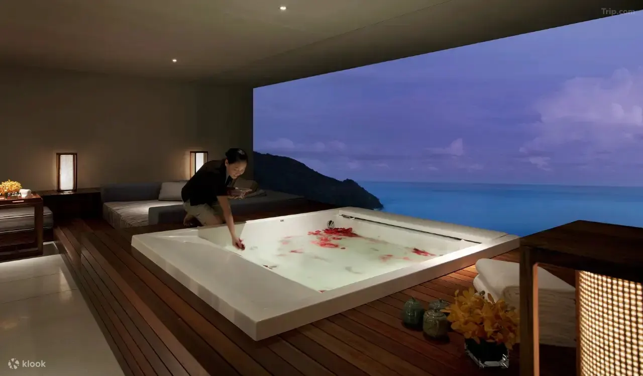 酒店客房浴池展示图