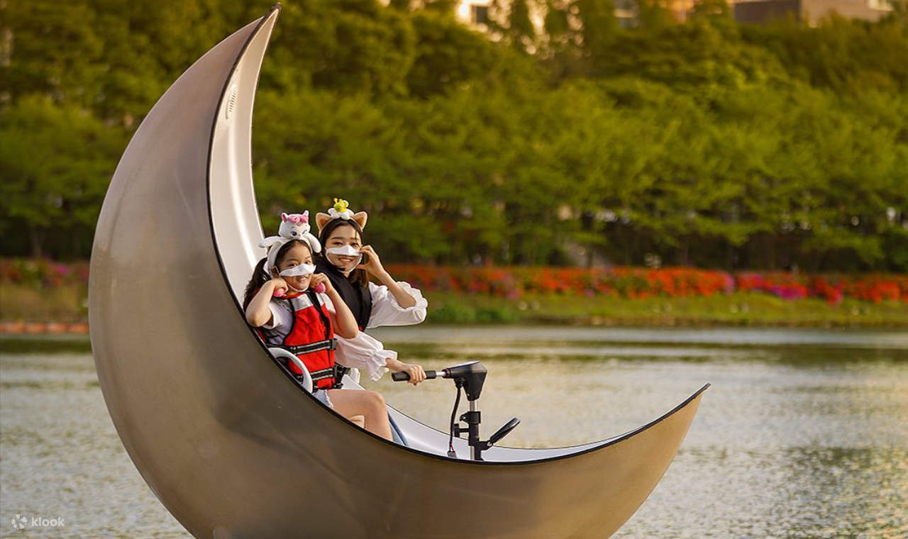Tiket Lotte World Seokchon Lake Moon boat | UFO boat - Klook Amerika ...