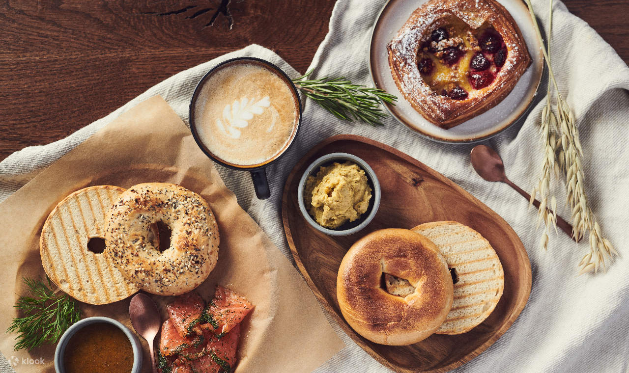 Sky Lagoon咖啡廳提供精緻美味的餐點，讓遊客盡情享用