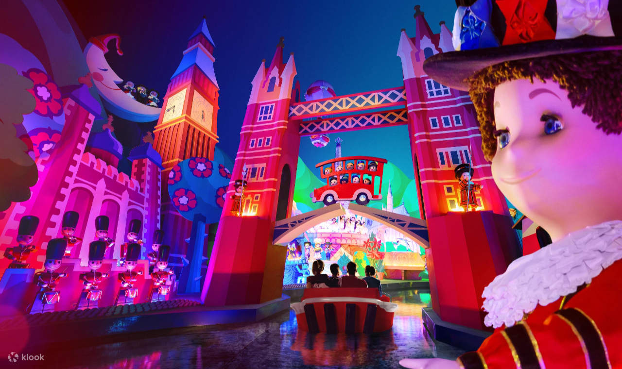 Biglietto per il parco a tema Disneyland Paris con trasferimento di andata e ritorno