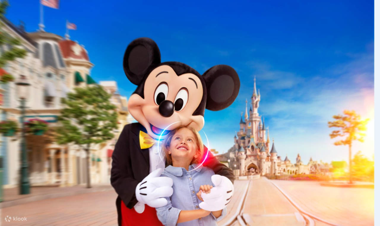 Biglietto per il parco a tema Disneyland Paris con trasferimento di andata e ritorno