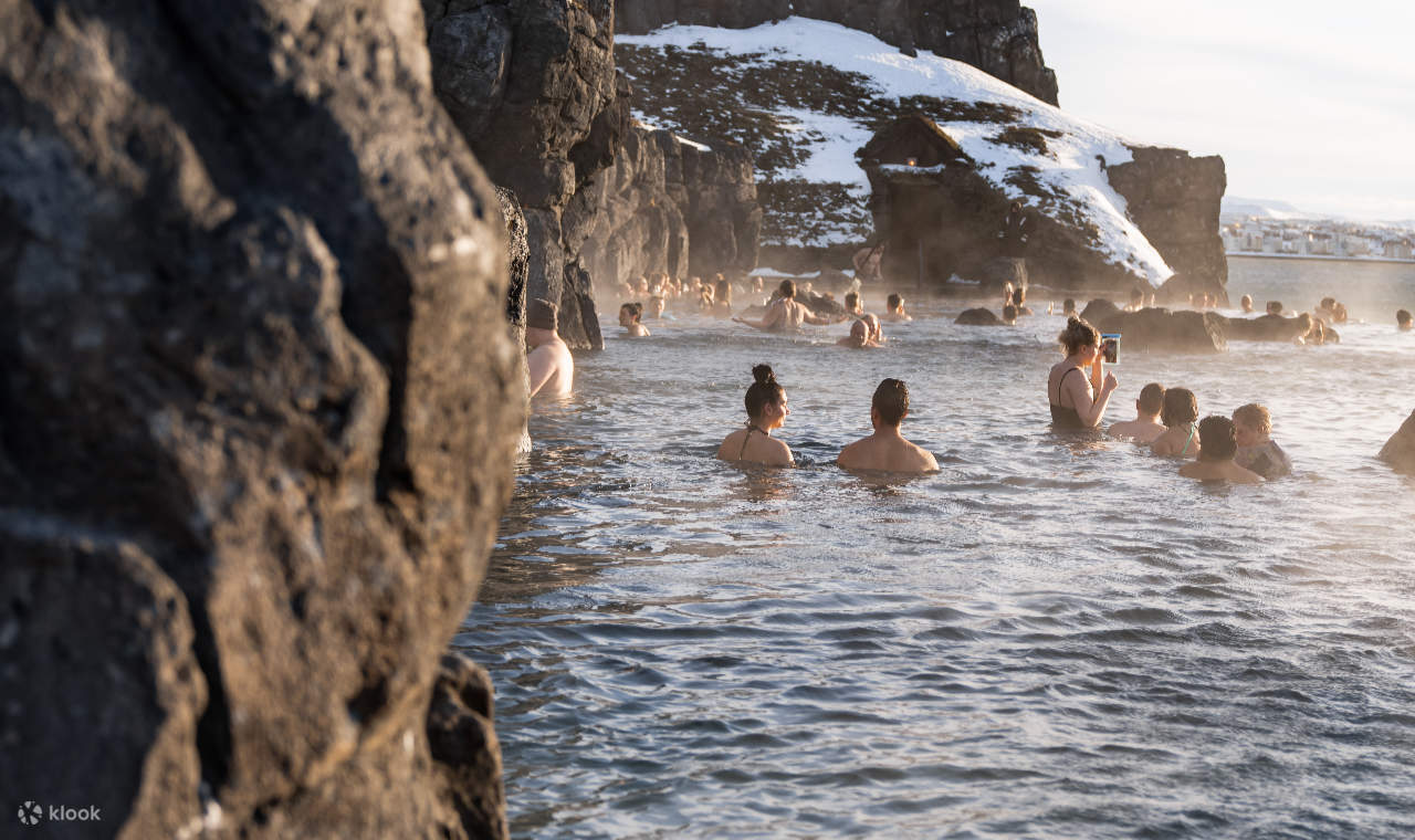 Passez d'agréables moments à la piscine en famille ou entre amis, et partagez des instants de joie.