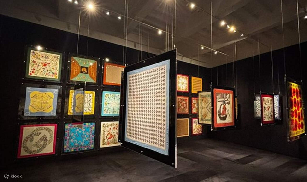 优雅丝巾，展现大胆图案与经典意大利工艺