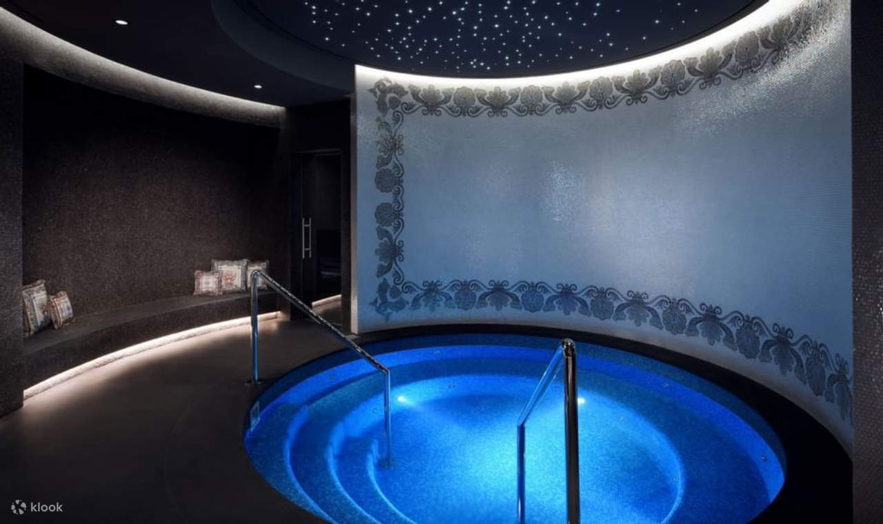 Попробуйте блюда мирового класса в атмосфере величия и изысканности