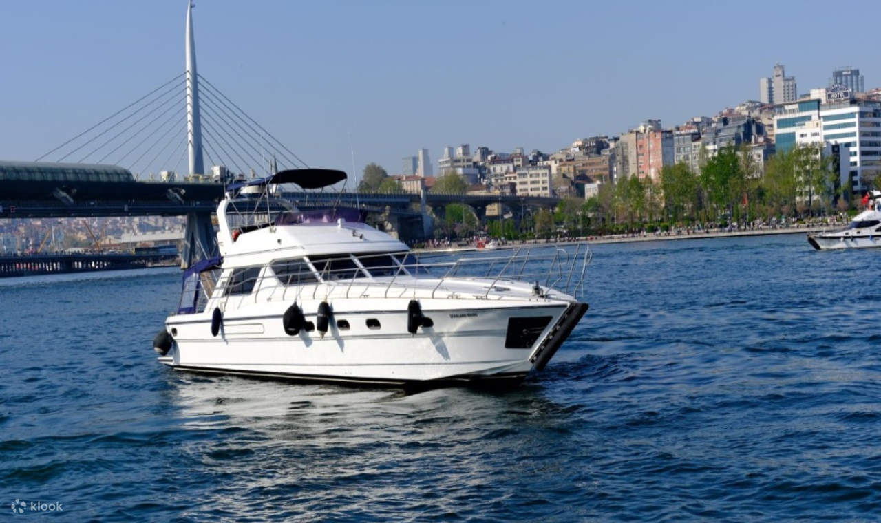 Perfect for romantic evenings, family gatherings, or joyful celebrations on the water