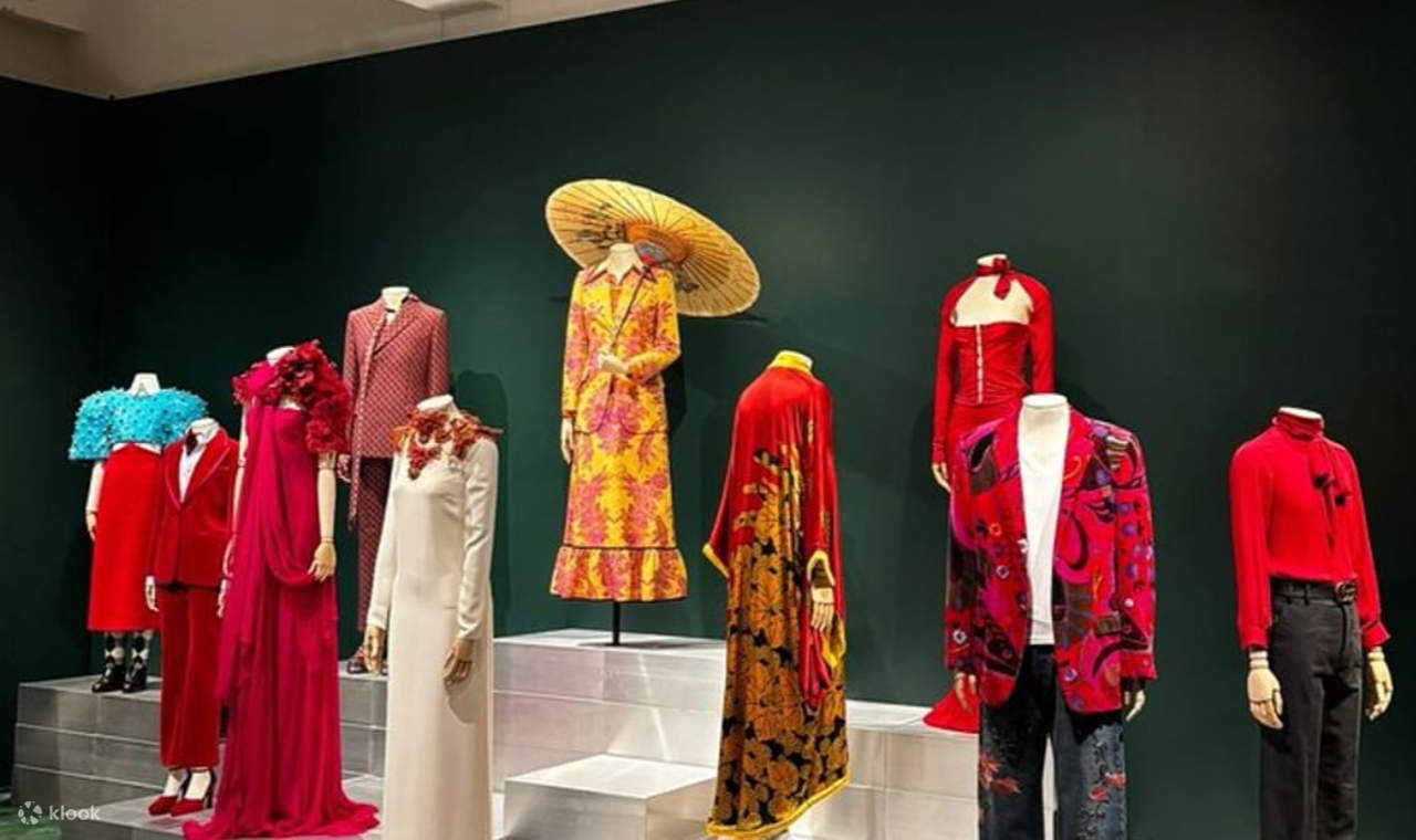 复古时尚手稿揭示 Gucci 传奇美学愿景的演变