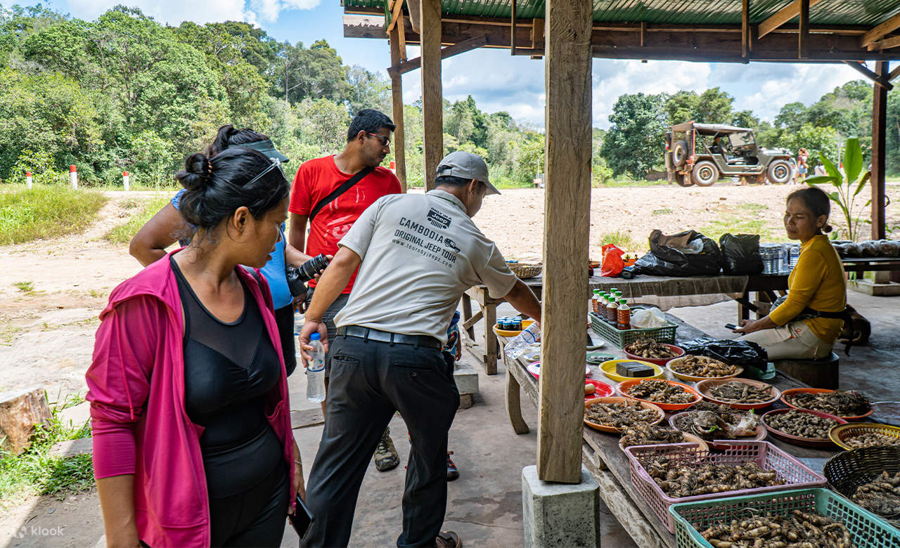 Fermatevi nei villaggi locali e scoprite i loro mezzi di sostentamento