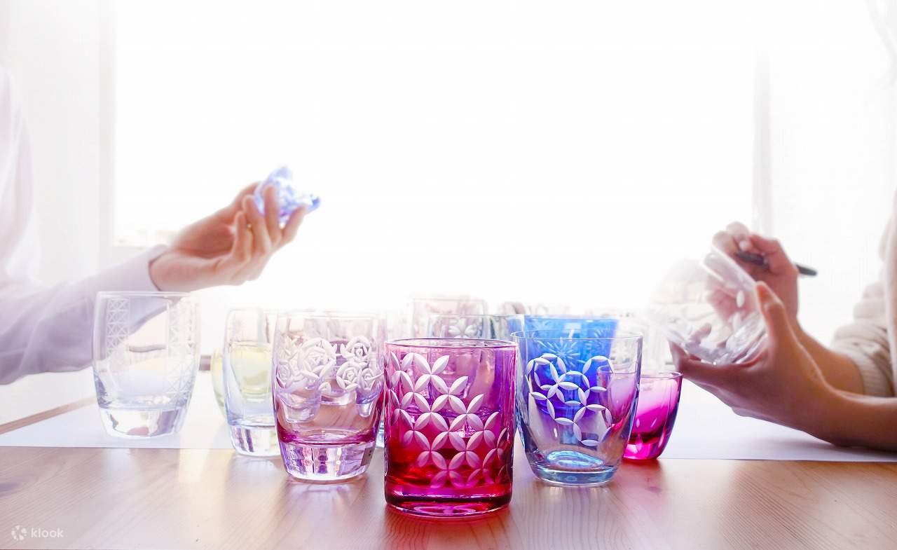 ประดิษฐ์แก้วเอโดะคิริโกะ (Edo Kiriko Glass) ที่เป็นเอกลักษณ์ของคุณเองใน อาซากุสะ