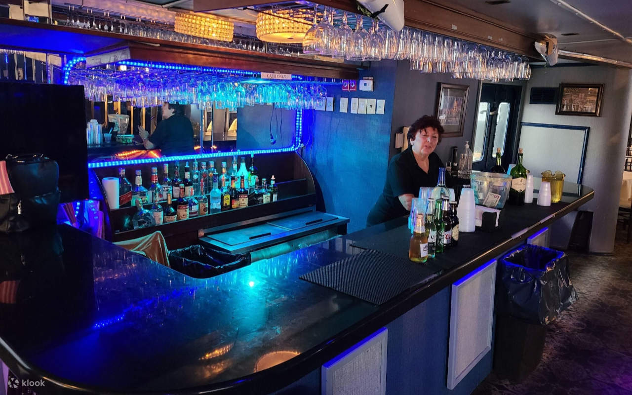 Pelayaran Bunga Api Malam Tahun Baru di Miami