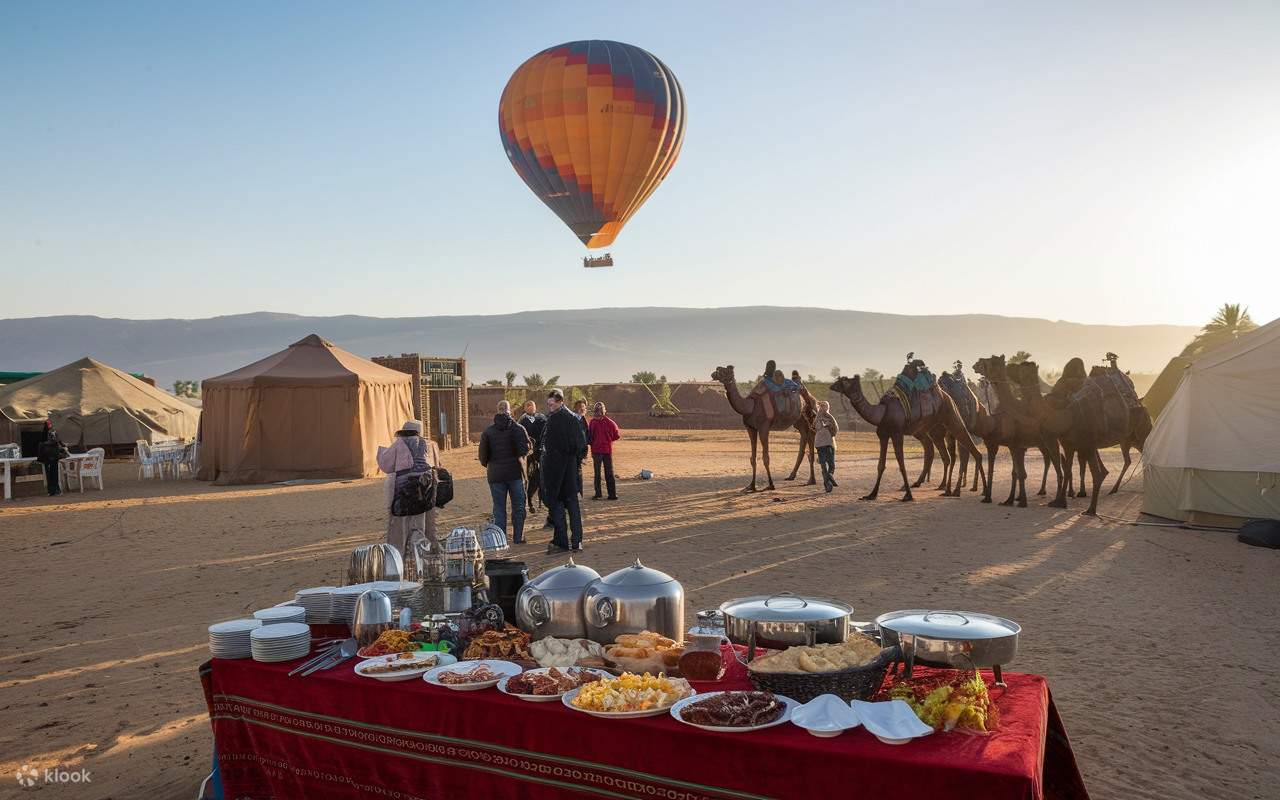 Marrakech: volo in mongolfiera, colazione berbera con prelievo