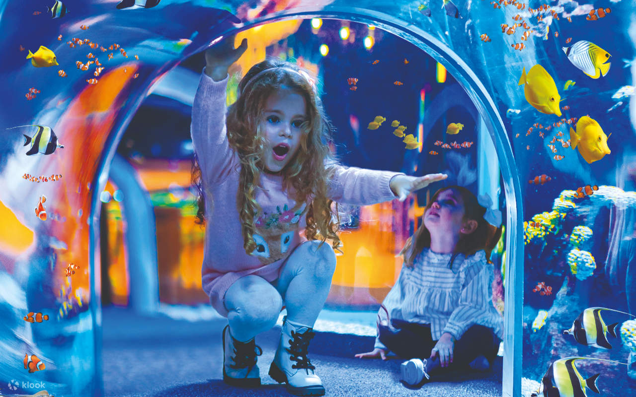 เด็กๆ กำลังถ่ายภาพ