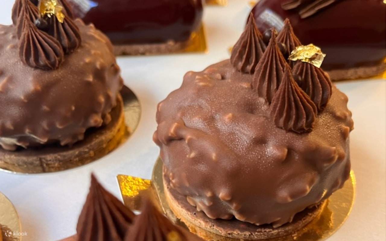 Goûtez vos pâtisseries fraîchement préparées et vivez une expérience parisienne inoubliable