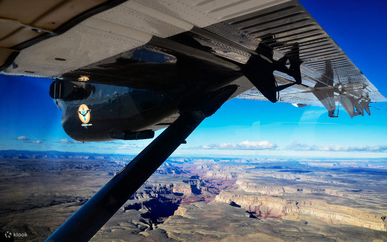 翱翔于峡谷之上，饱览地面无法企及的壮丽景色。