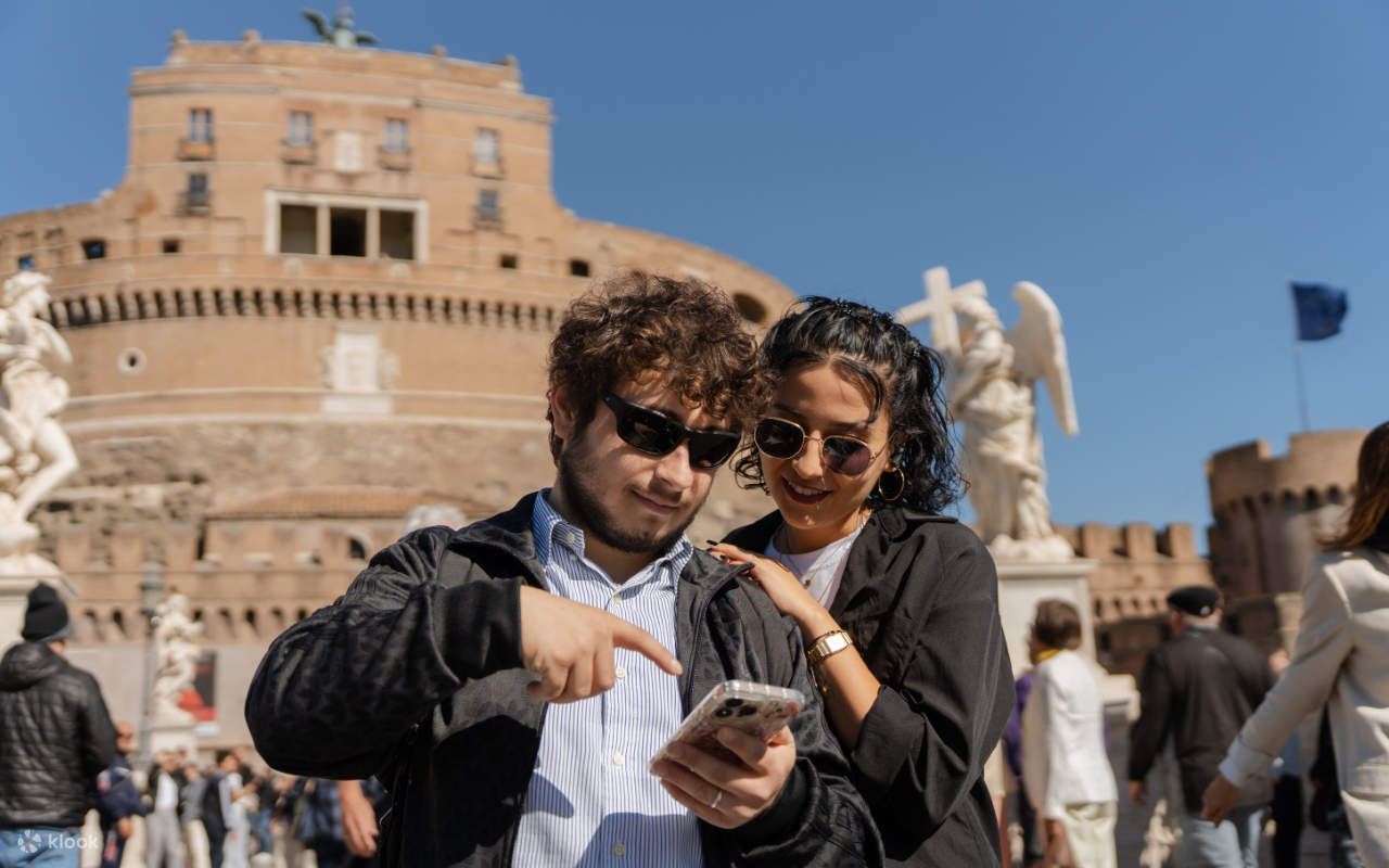 Lascia che la tua audioguida ti conduca attraverso l'affascinante esterno del castello e le sue antiche origini