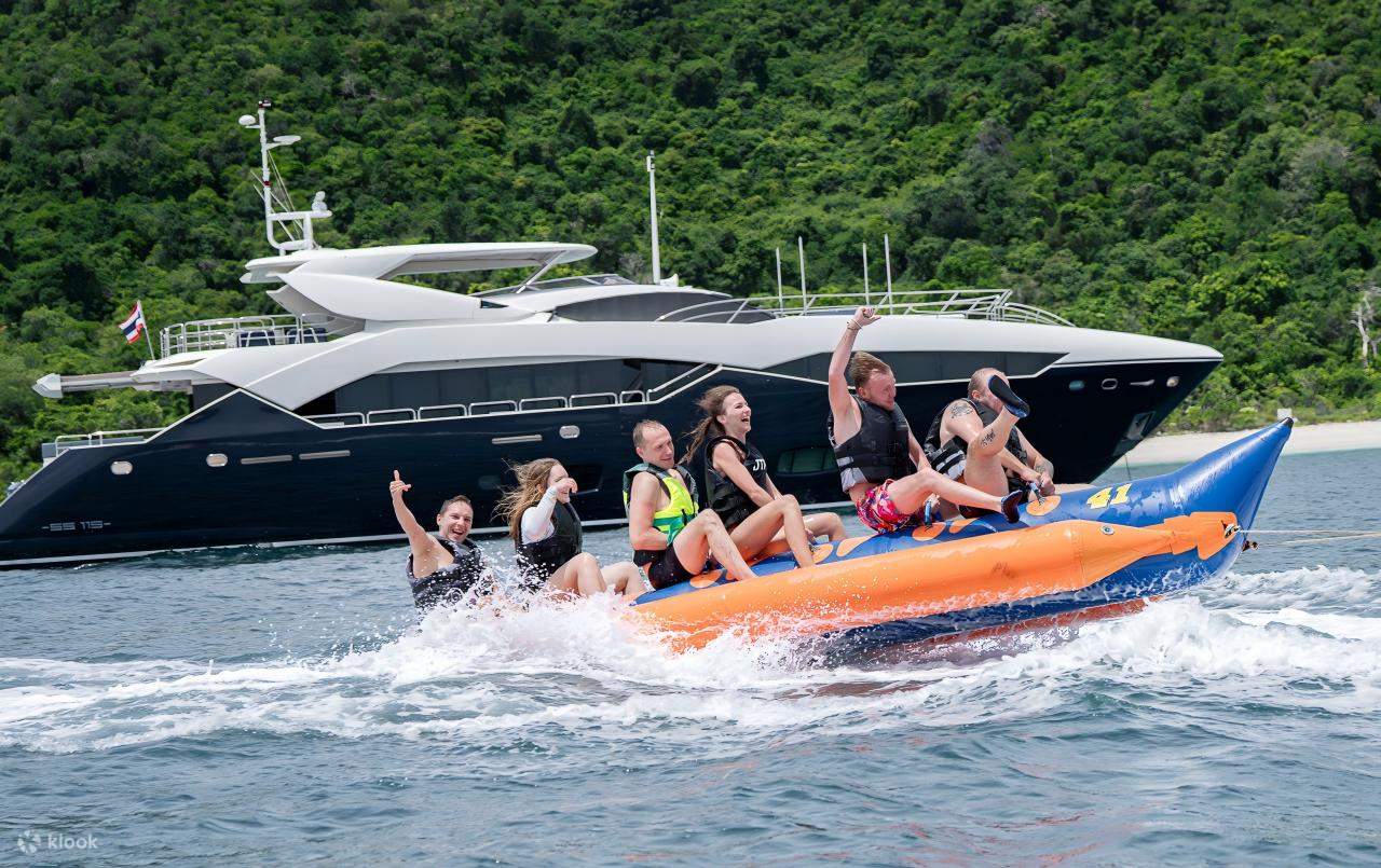 Aumenta l'entusiasmo con i giri sul Crazy Sofa e Banana Boat!