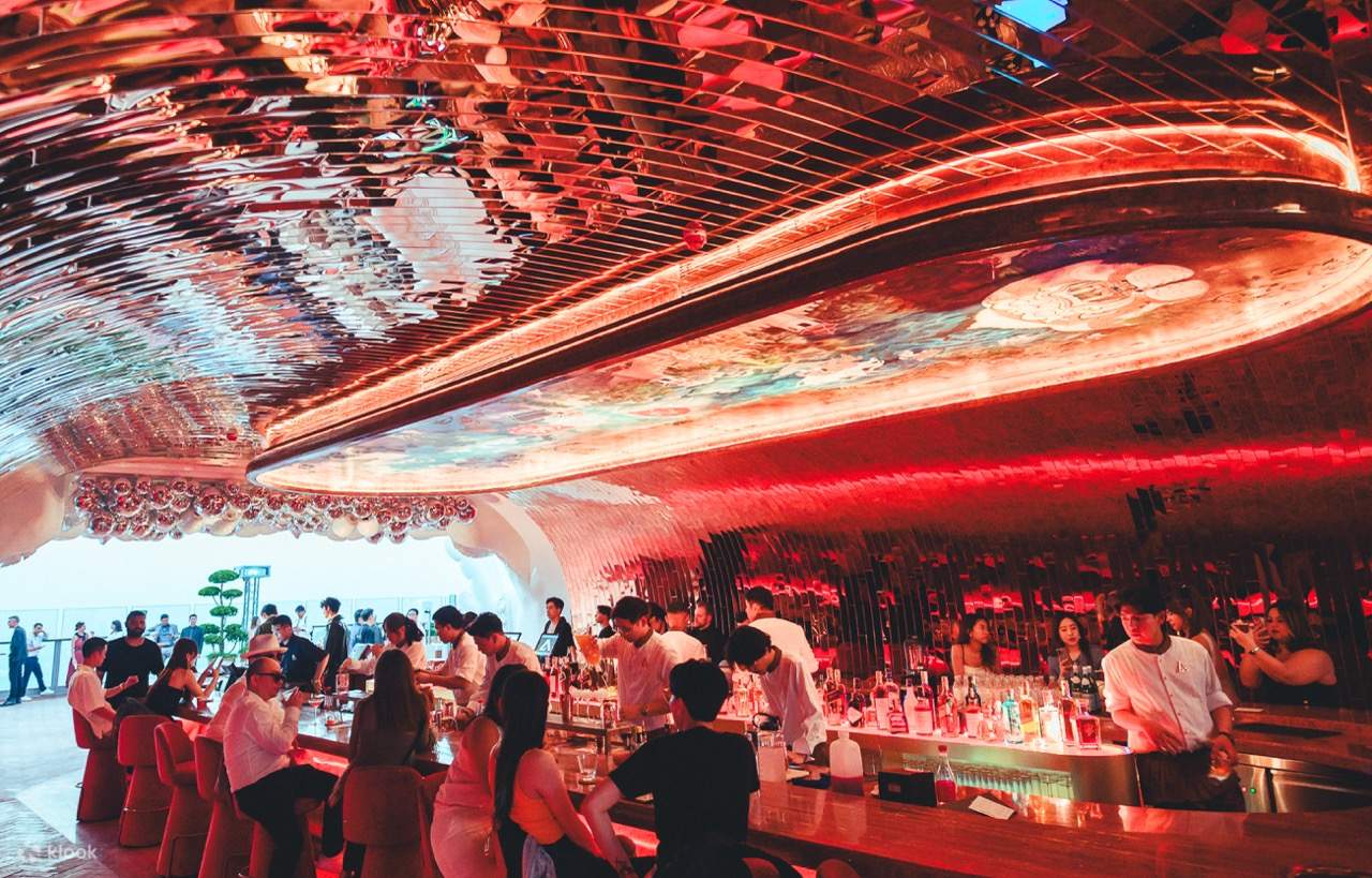 Akara Sky Hanuman - 방콕 원 시티 센터의 루프탑 바