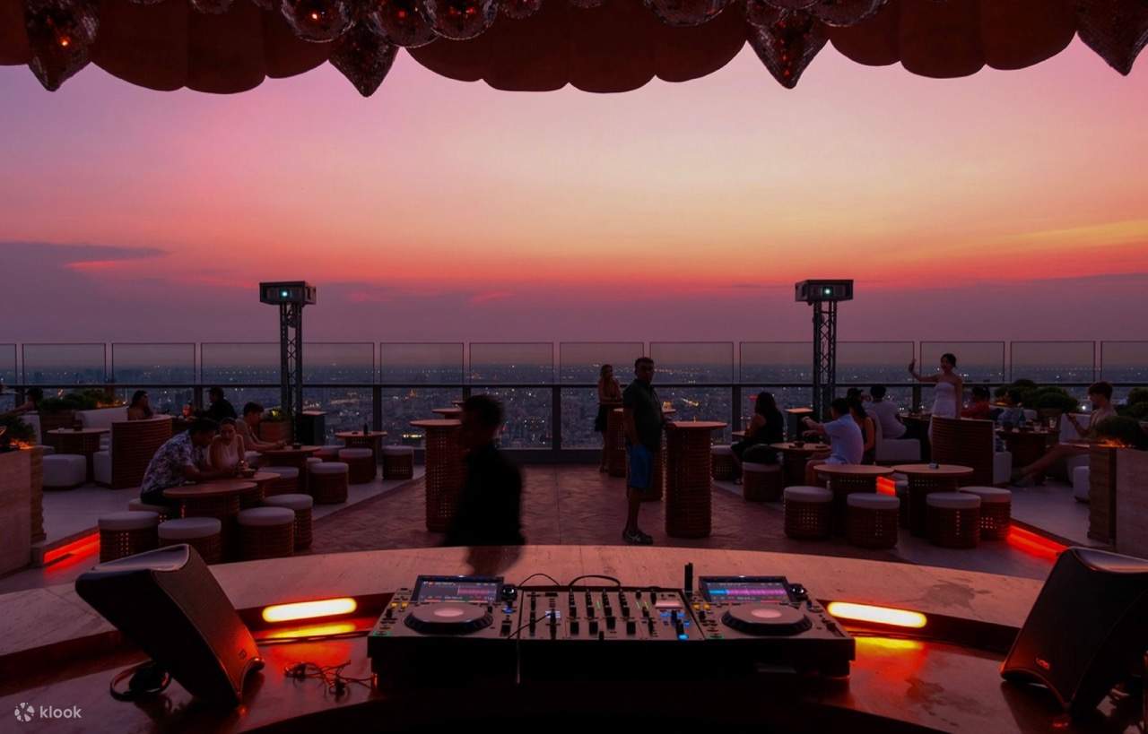 Akara Sky Hanuman - Rooftop Bar at One City Center, Bangkok