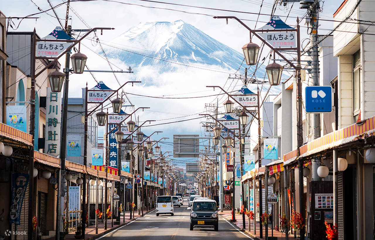 Fujisan Hinikawa Timepiece Store + Lawson Kawaguchiko