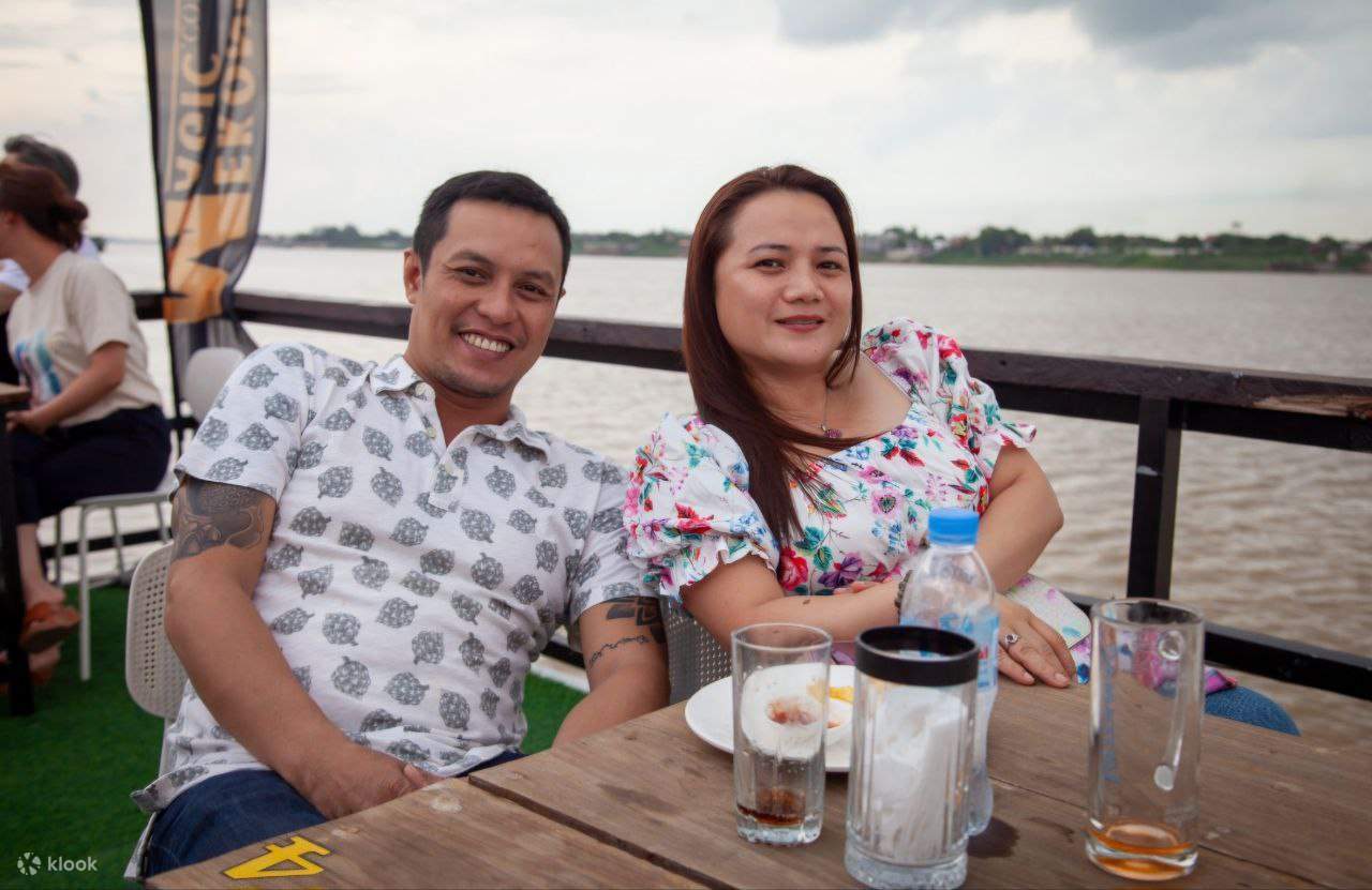 Excursion croisière au coucher du soleil à Phnom Penh : Bières à volonté et buffet barbecue