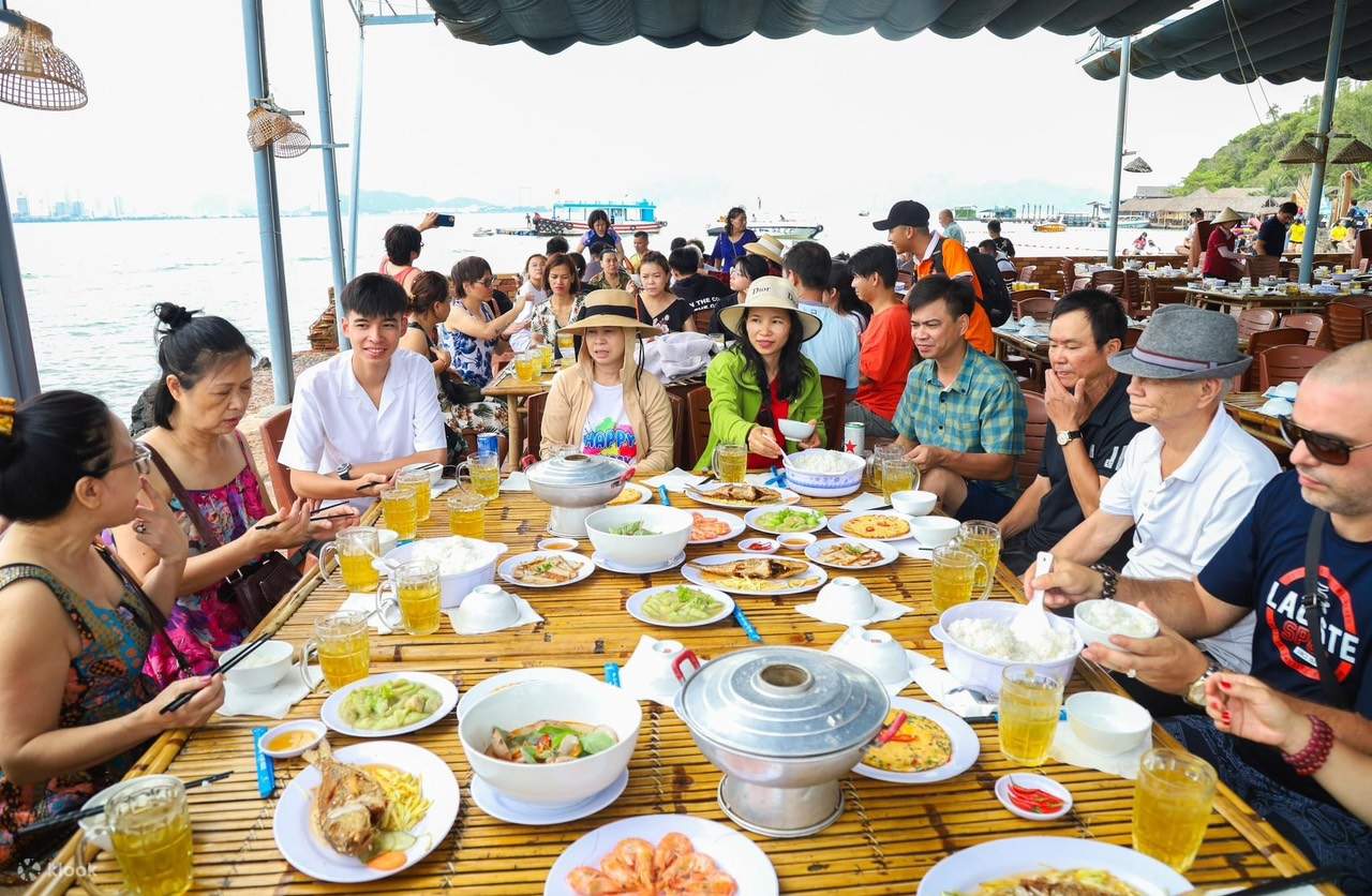 Плавучий бар в Нячанге, вечеринка на лодке, тур по островам - Klook Россия