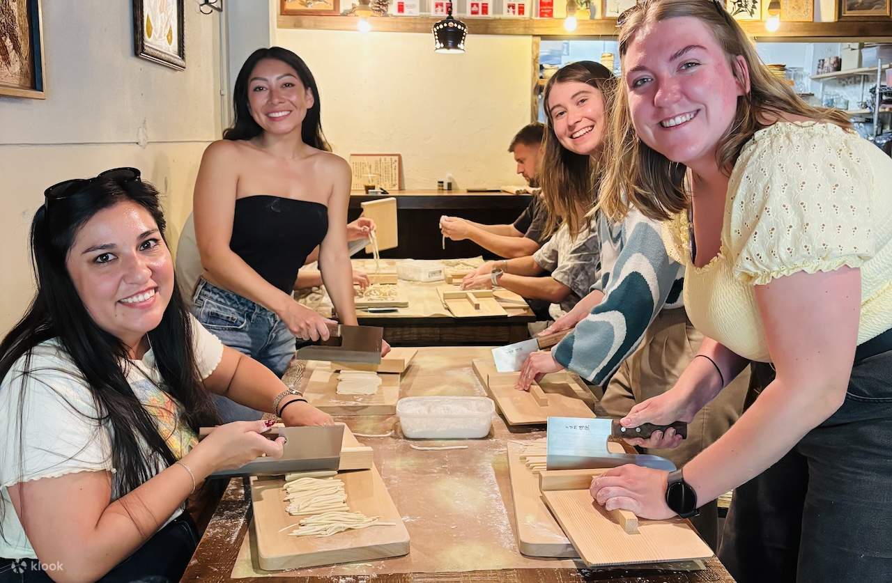 สัมผัสประสบการณ์ทำเส้นอูด้งและชิมรสชาติความอร่อยใน โอซาก้า (Osaka) ภายใน 90 นาที