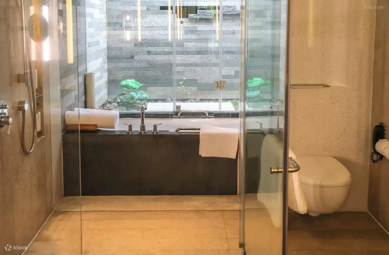 酒店客房浴室展示图