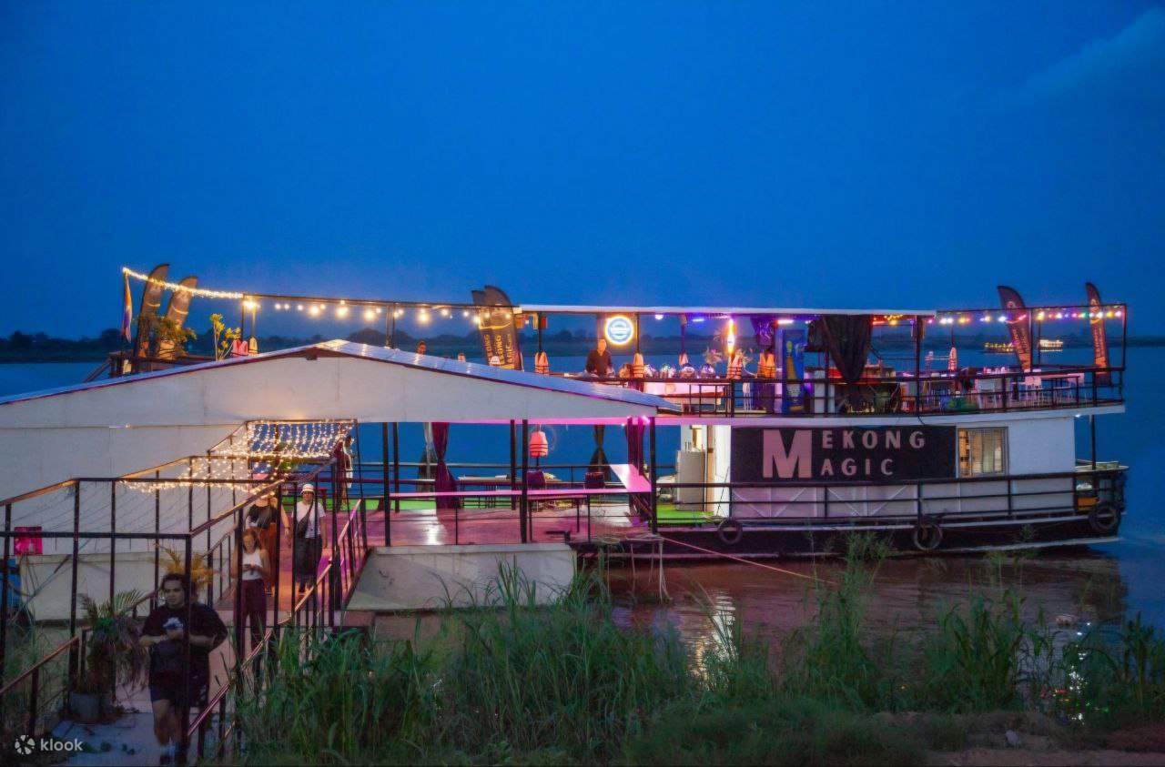 Croisière au coucher du soleil à Phnom Penh : bières à volonté et buffet BBQ