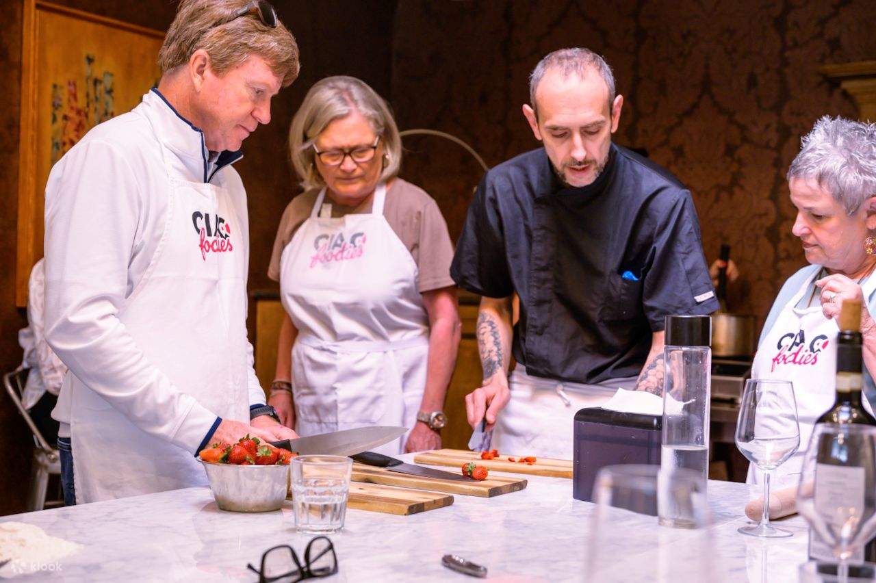 Corso di cucina semi-privato con vino illimitato 