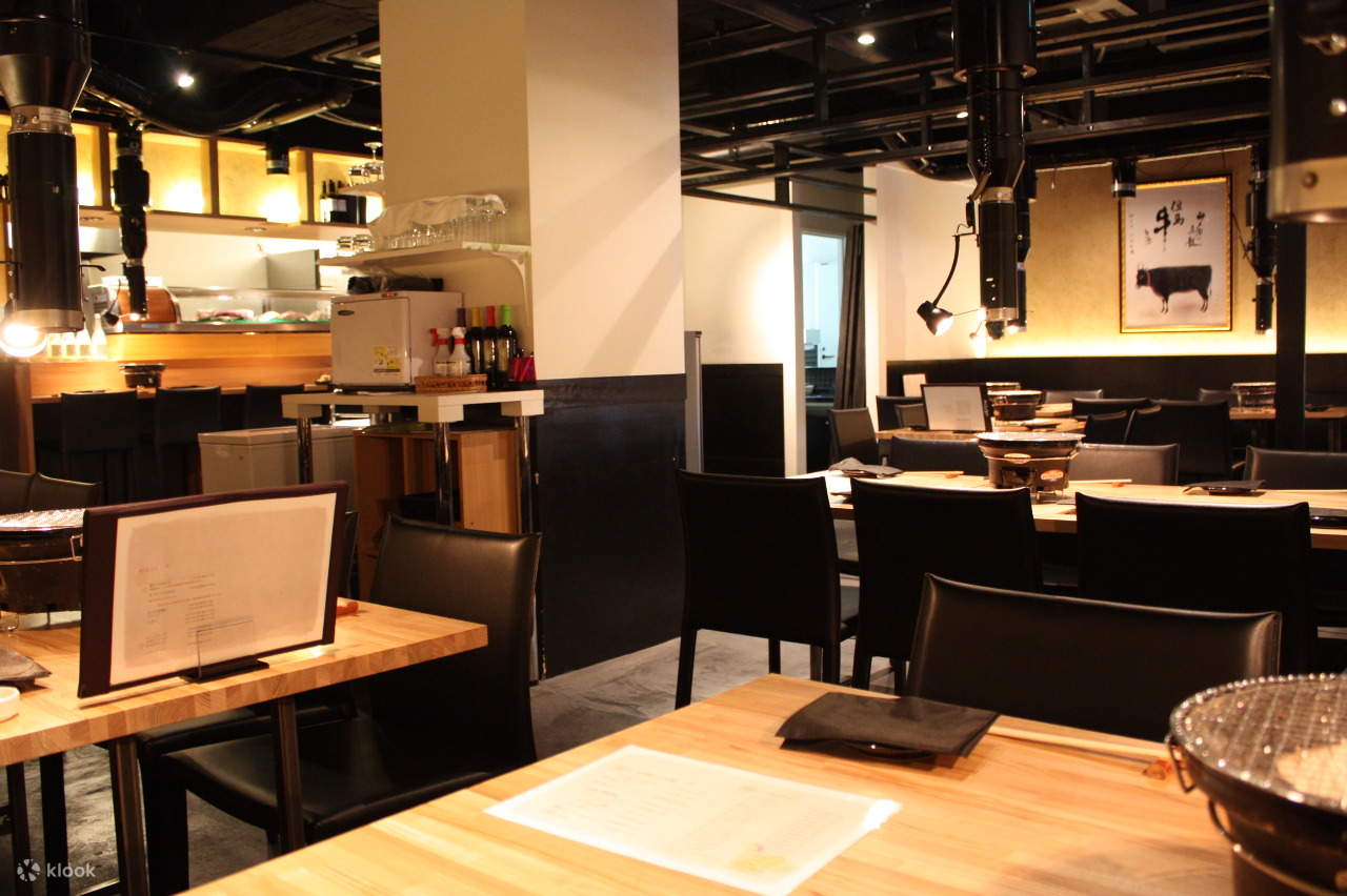 Interior of Aburi Bokujo in Umeda