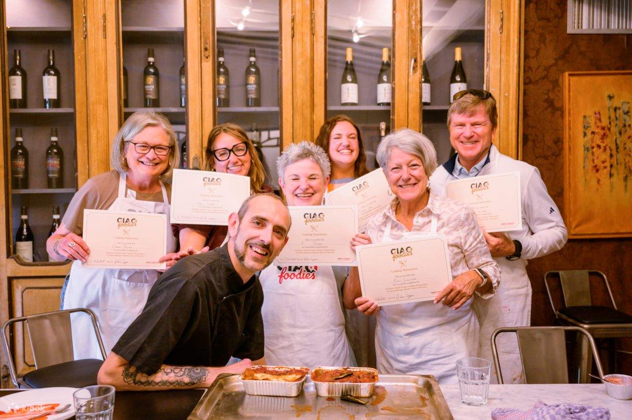 Corso di cucina semi-privato con vino illimitato 