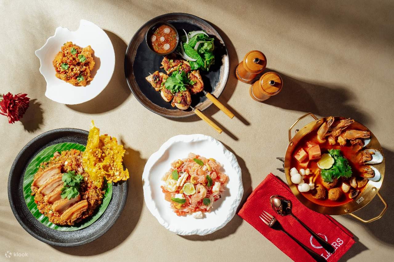 フラワーズ ウブド - タイ料理レストラン (Flairs Ubud - Thai Cuisine Restaurant)