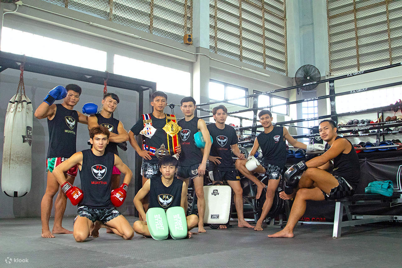 这些入门课程会根据您的体能和拳击技巧进行调整。由专业且能以英文沟通的教练提供实用技巧，并在整个课程期间指导您。