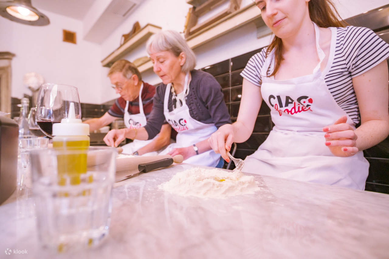 Corso di pizza e gelato con vino illimitato a Firenze - Klook Stati Uniti