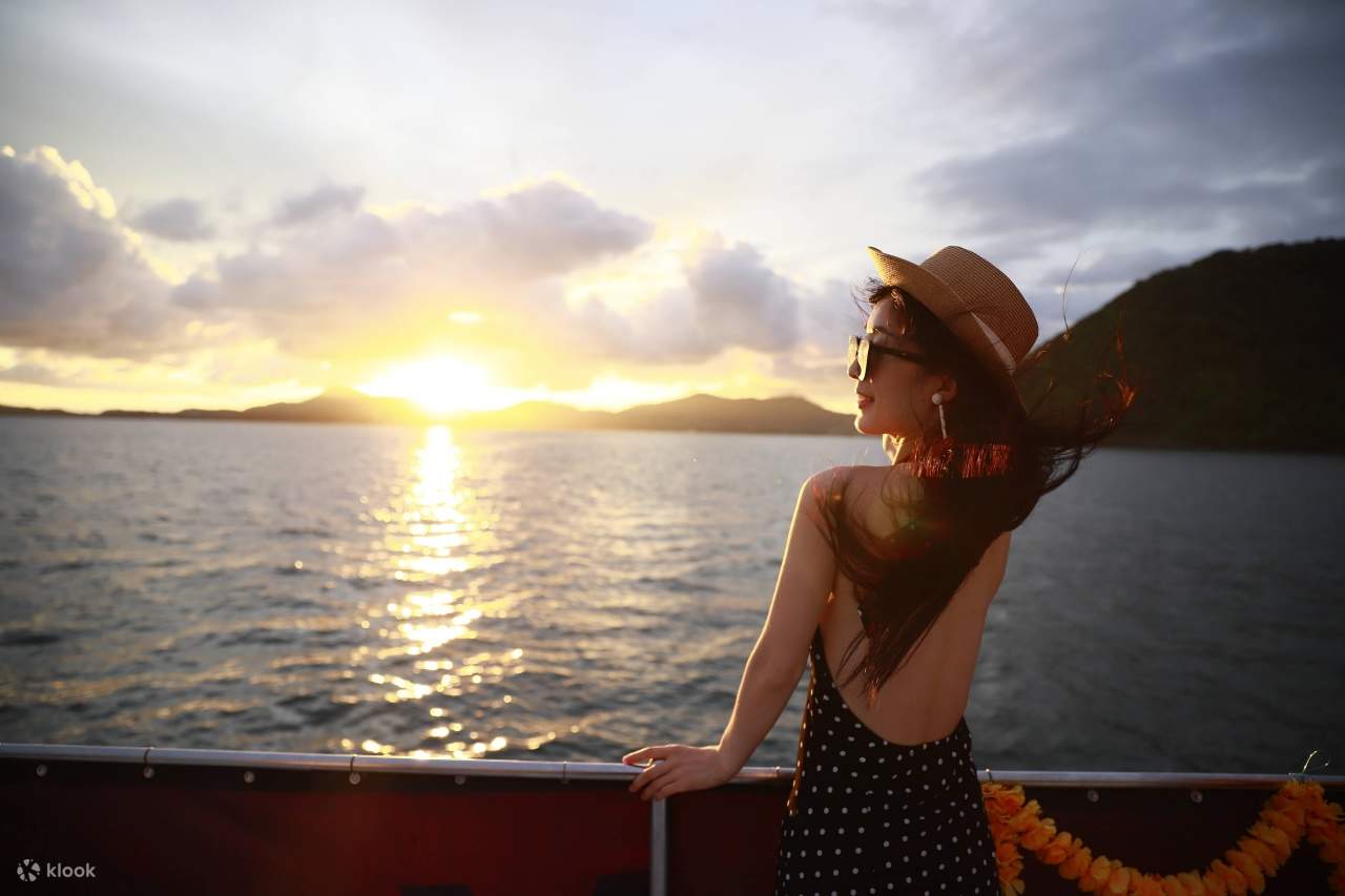 Excursion d'une journée aux îles Racha et Coral avec musique et soirée mousse