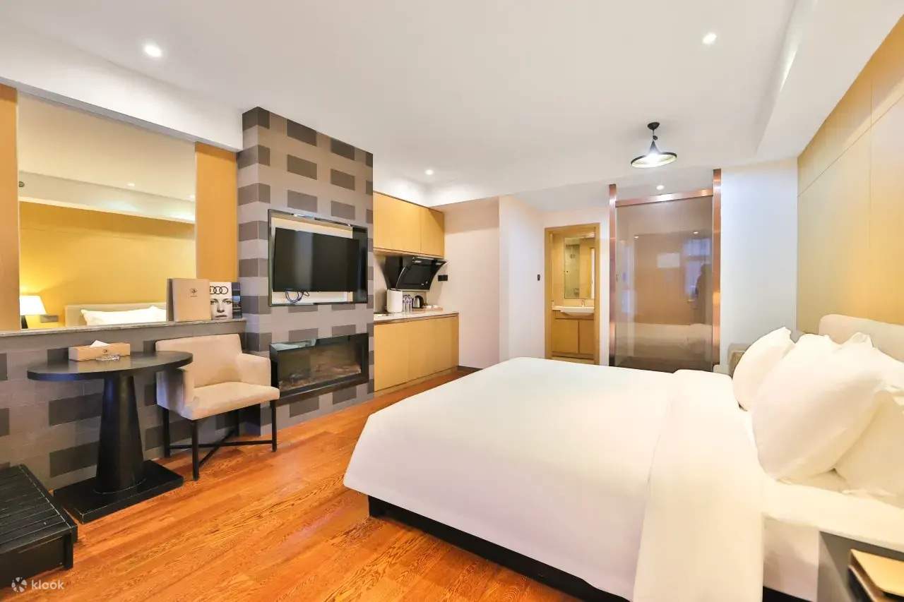 Mountain View King Room